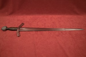 Espada Medieval pomo redondo en hierro y puno de cuero.3